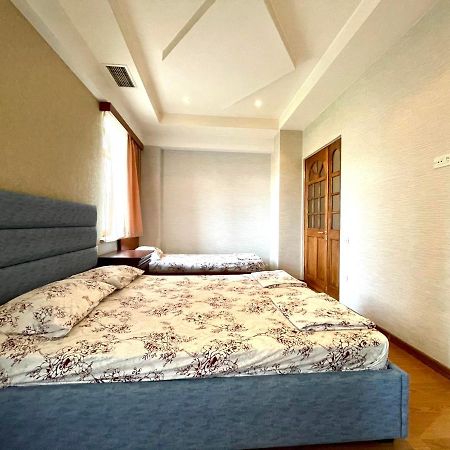 Apartments Emili Yerevan Bagian luar foto