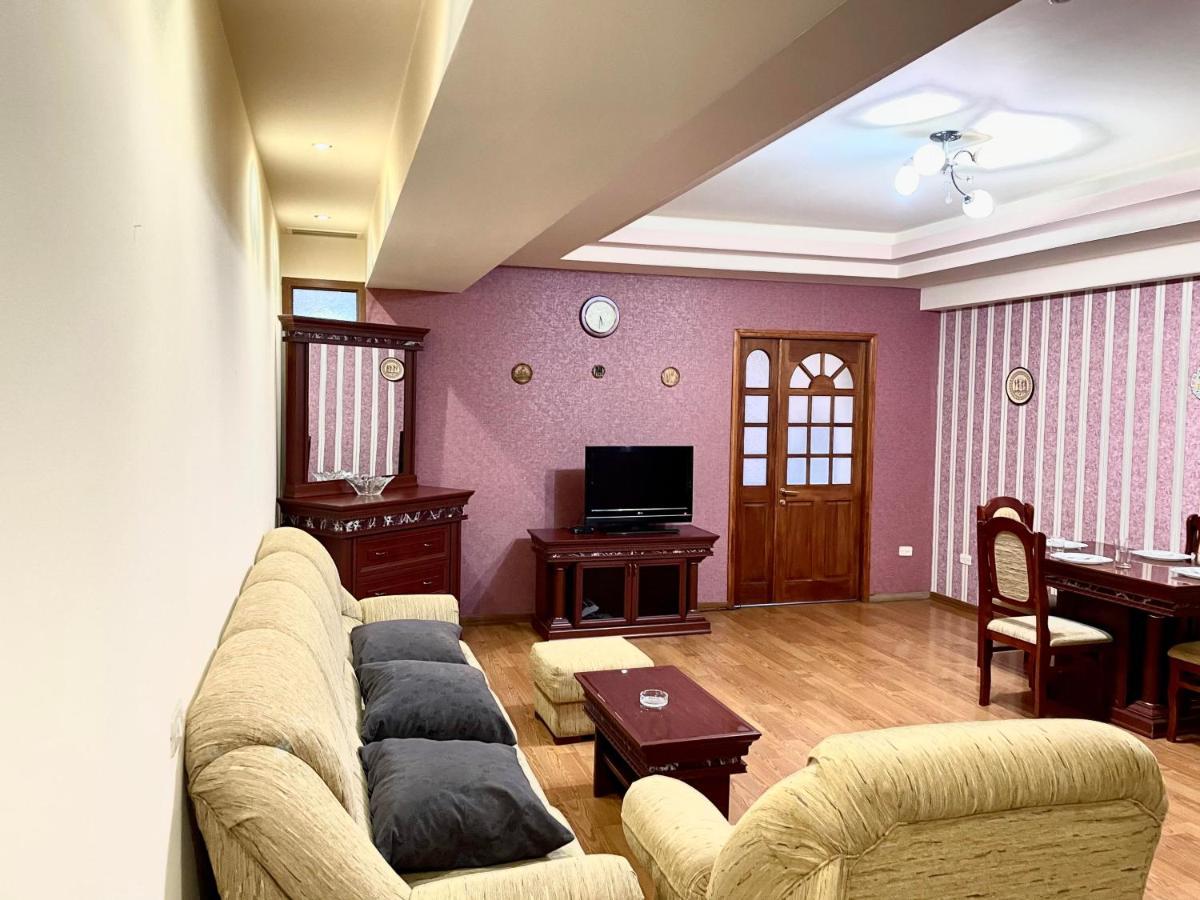 Apartments Emili Yerevan Bagian luar foto