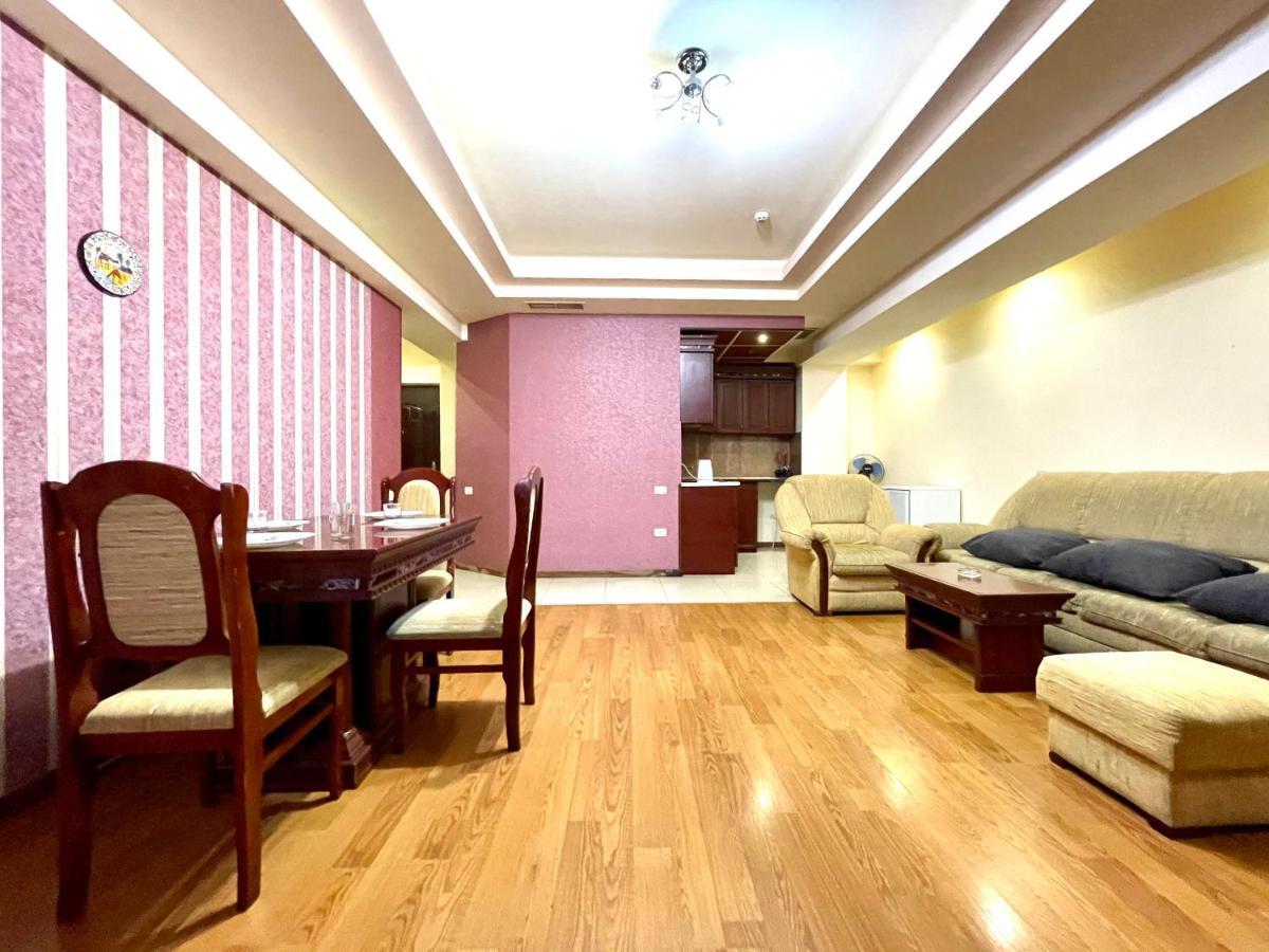 Apartments Emili Yerevan Bagian luar foto