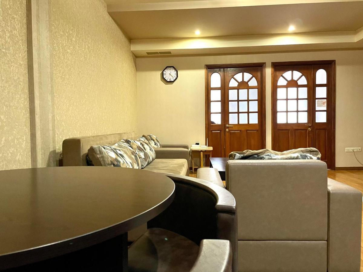 Apartments Emili Yerevan Bagian luar foto