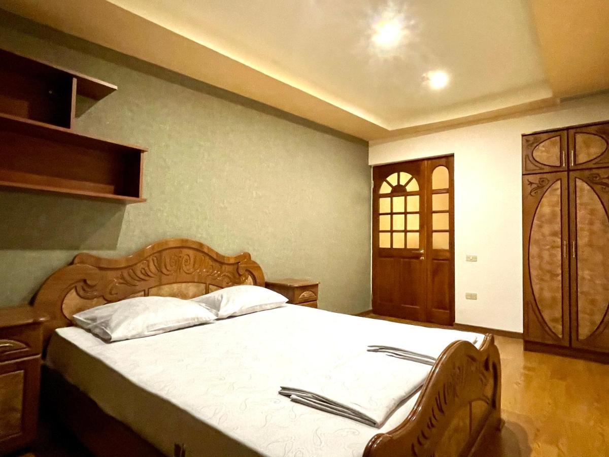 Apartments Emili Yerevan Bagian luar foto