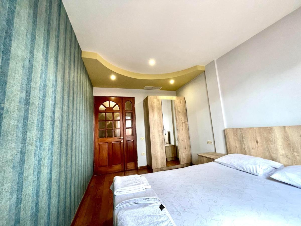 Apartments Emili Yerevan Bagian luar foto