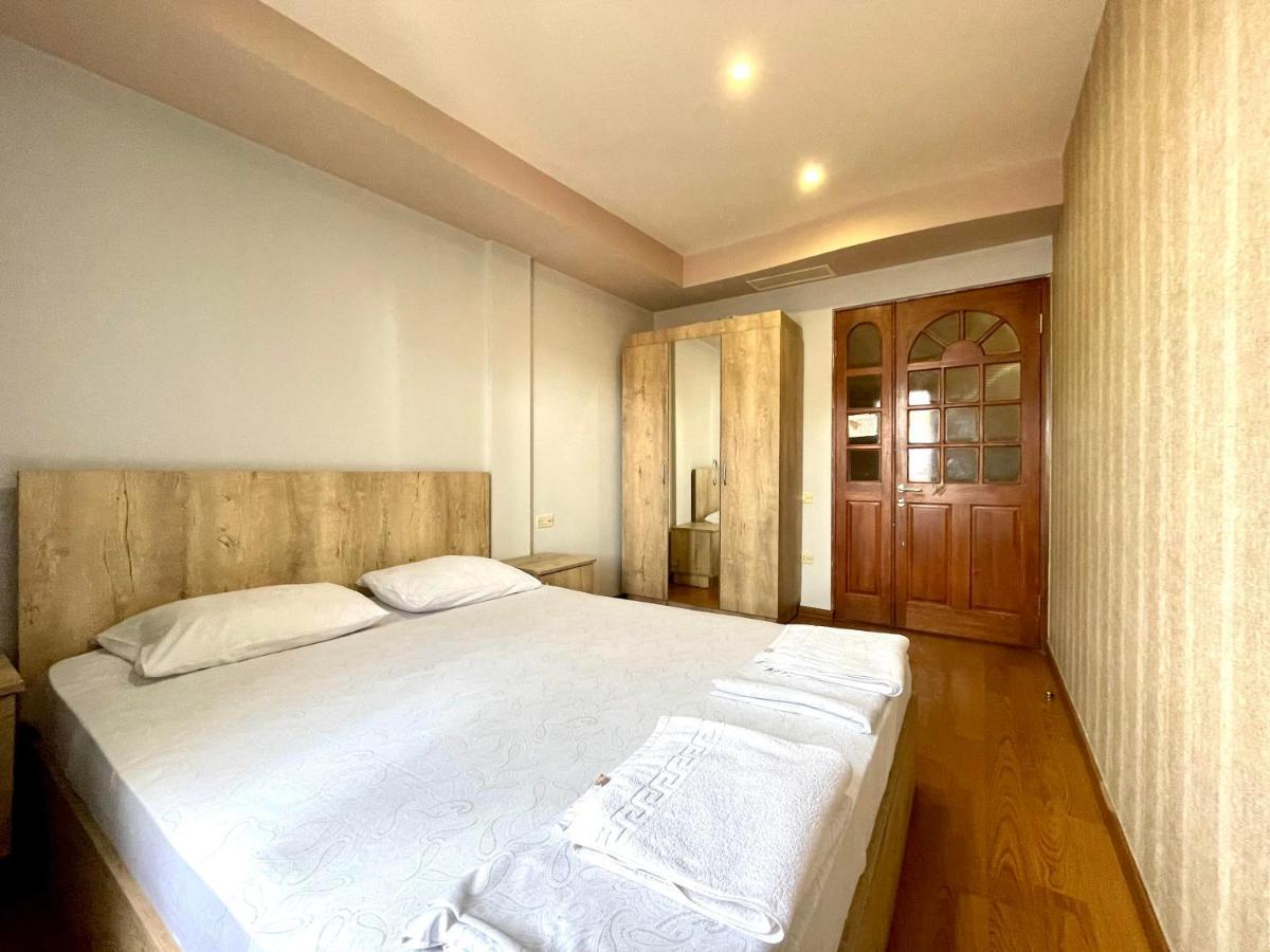 Apartments Emili Yerevan Bagian luar foto