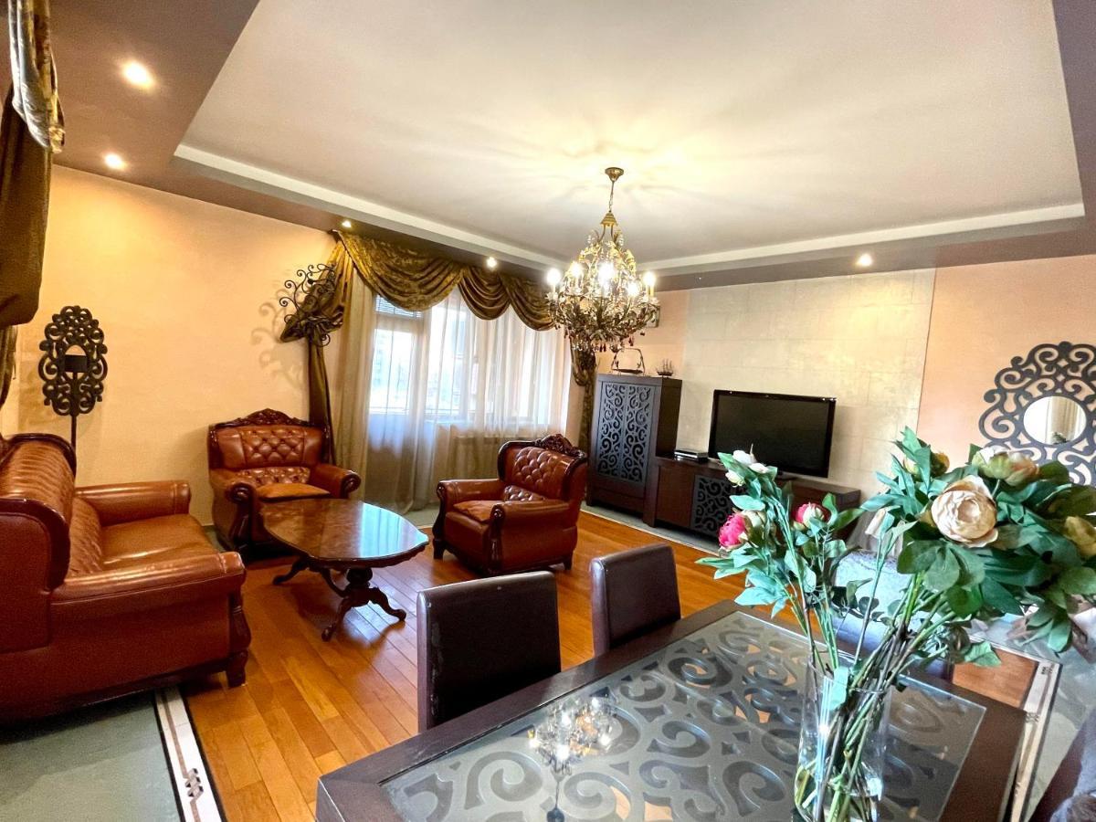 Apartments Emili Yerevan Bagian luar foto
