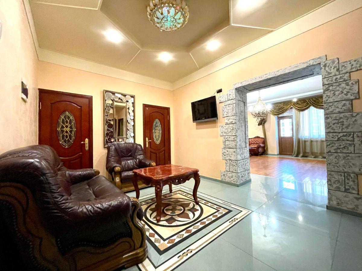 Apartments Emili Yerevan Bagian luar foto