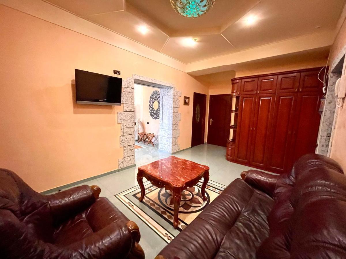 Apartments Emili Yerevan Bagian luar foto