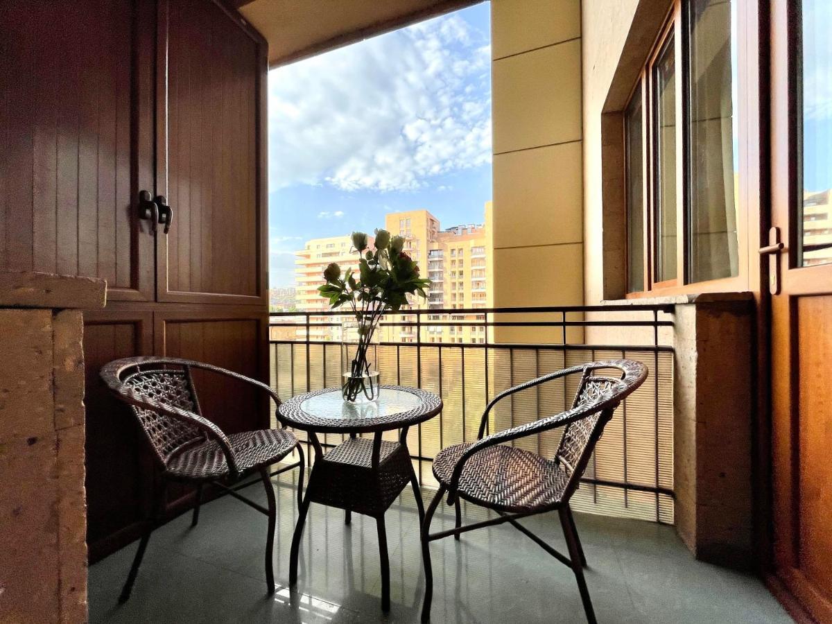 Apartments Emili Yerevan Bagian luar foto
