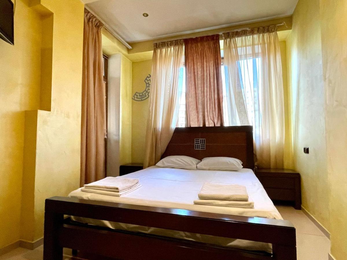 Apartments Emili Yerevan Bagian luar foto