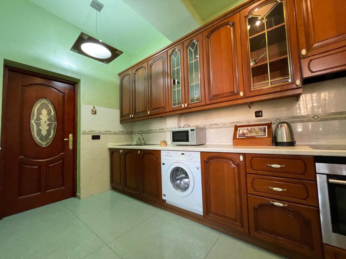 Apartments Emili Yerevan Bagian luar foto