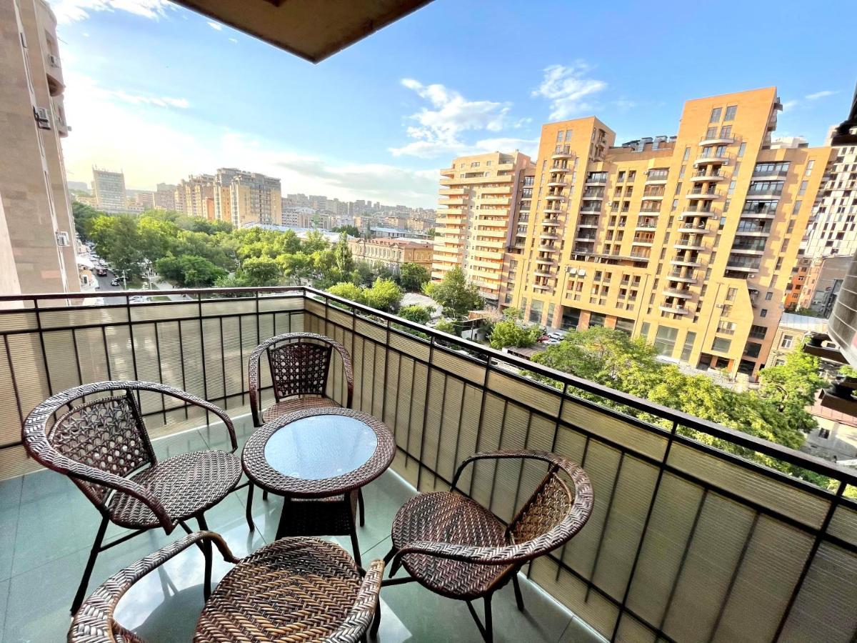 Apartments Emili Yerevan Bagian luar foto