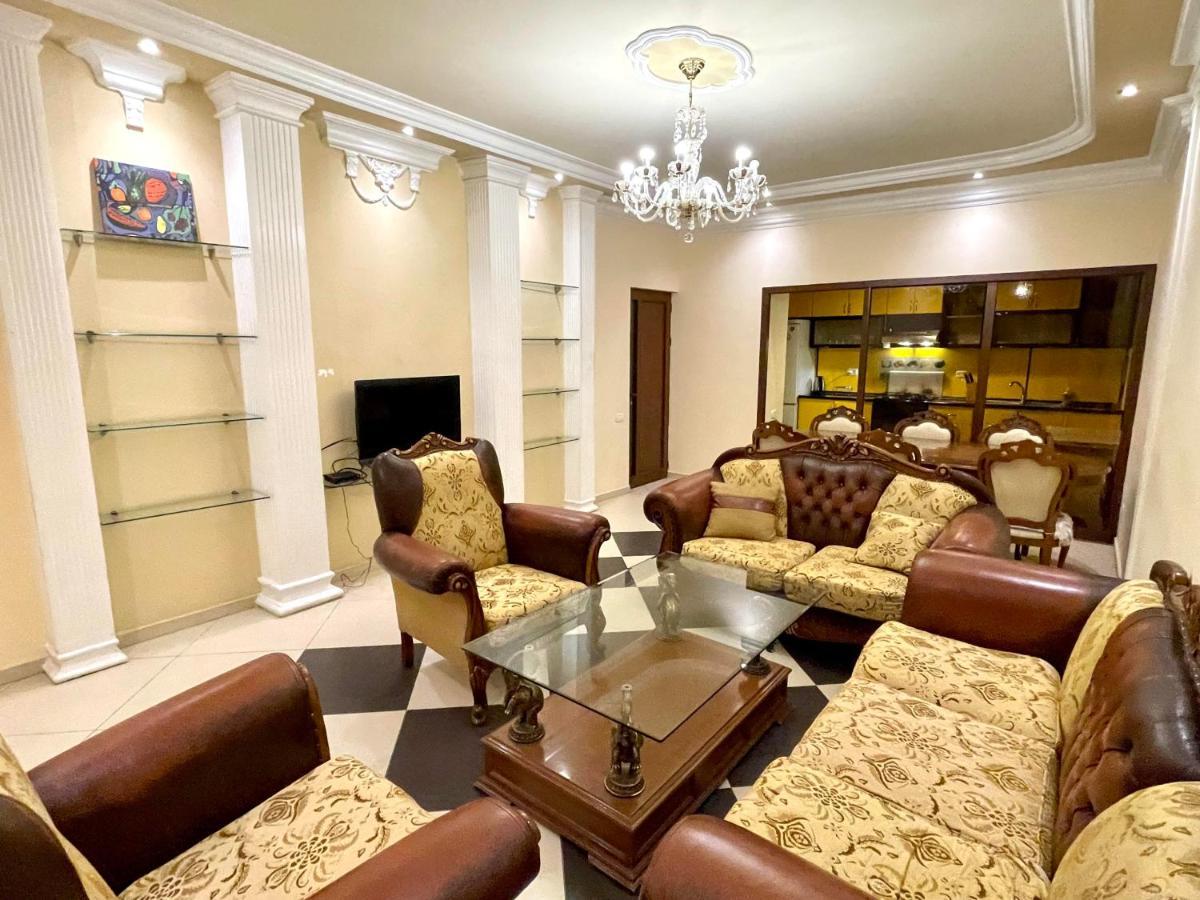 Apartments Emili Yerevan Bagian luar foto