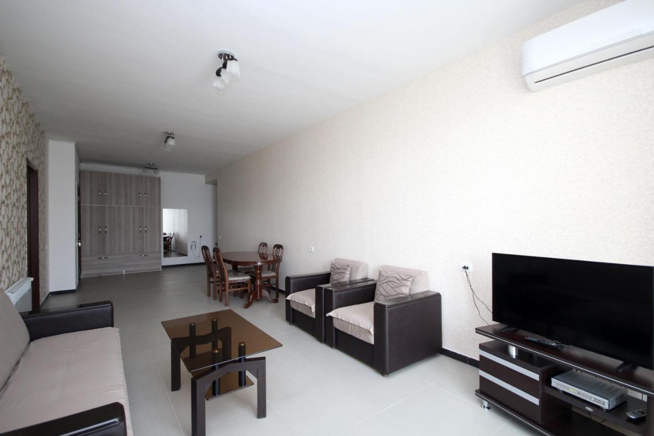 Apartments Emili Yerevan Bagian luar foto