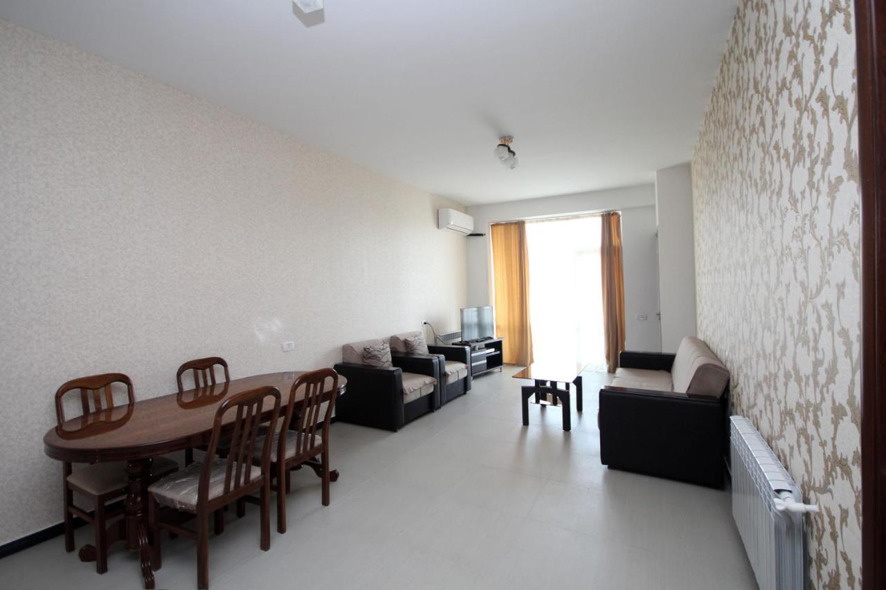 Apartments Emili Yerevan Bagian luar foto