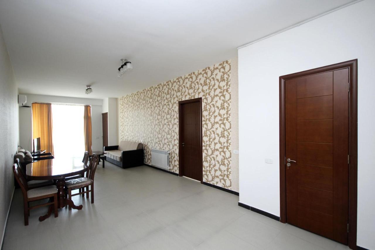 Apartments Emili Yerevan Bagian luar foto