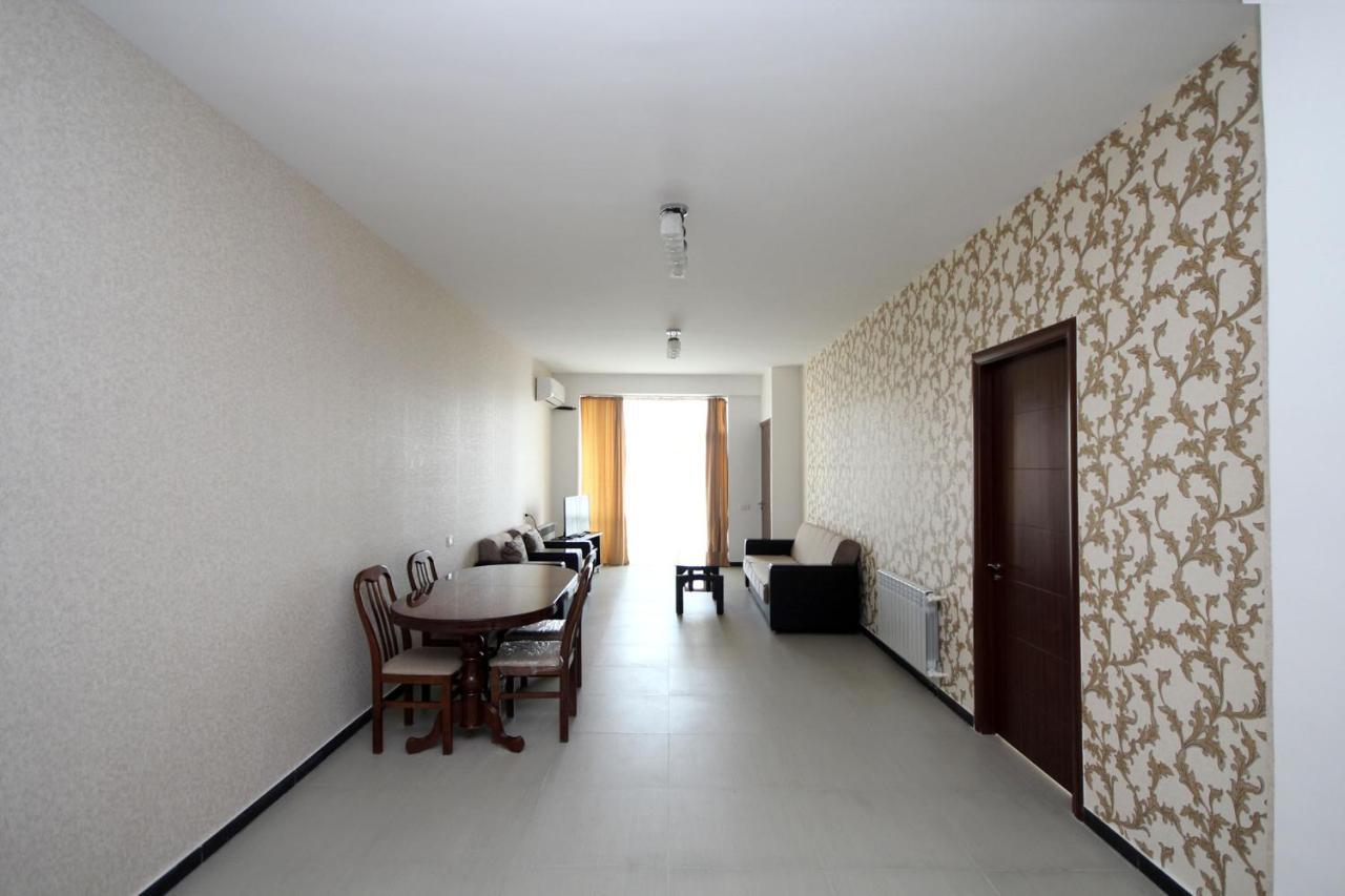 Apartments Emili Yerevan Bagian luar foto