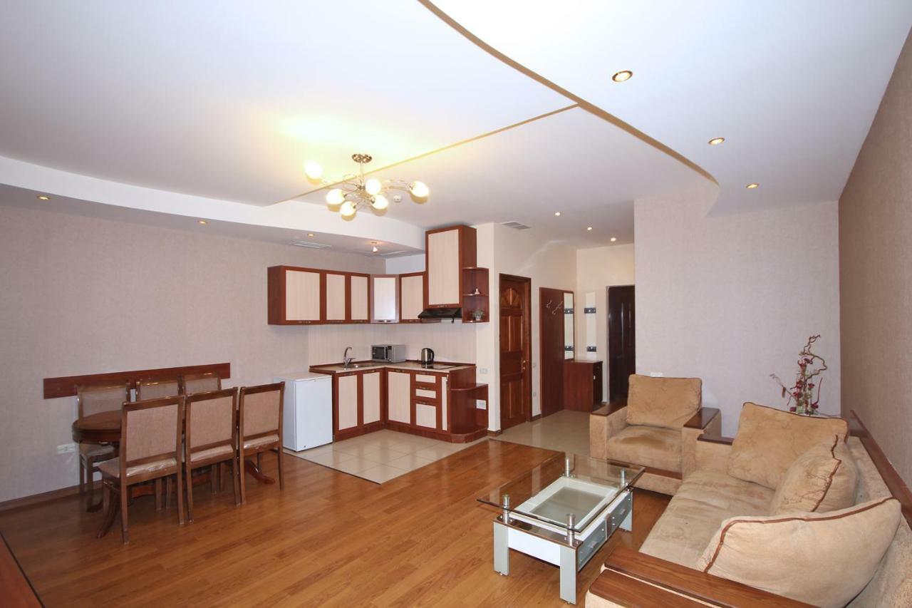 Apartments Emili Yerevan Bagian luar foto
