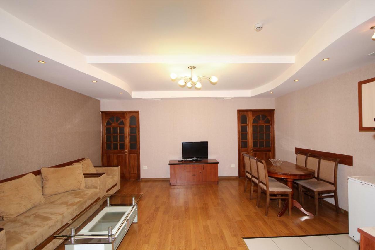 Apartments Emili Yerevan Bagian luar foto