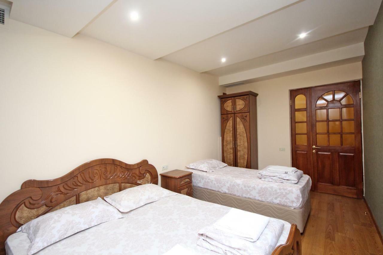 Apartments Emili Yerevan Bagian luar foto