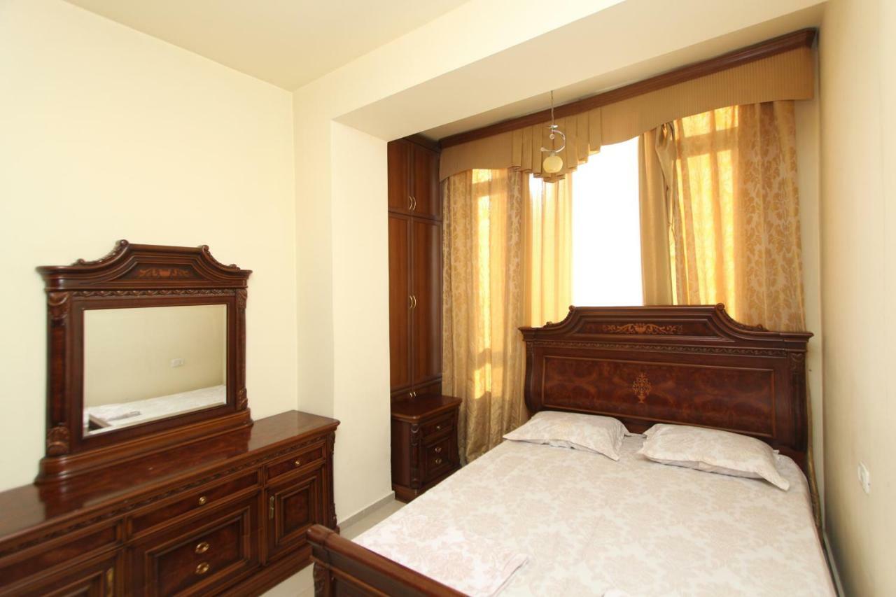 Apartments Emili Yerevan Bagian luar foto
