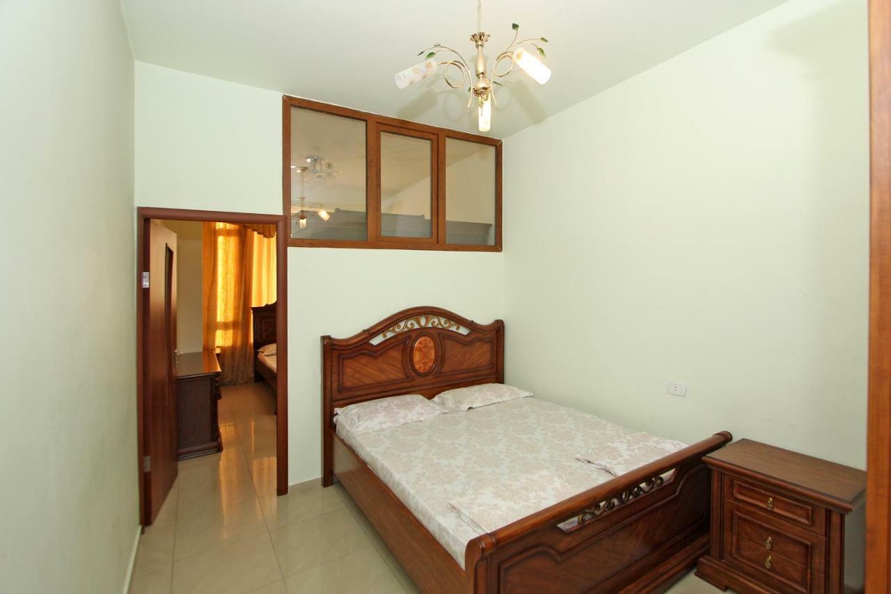 Apartments Emili Yerevan Bagian luar foto