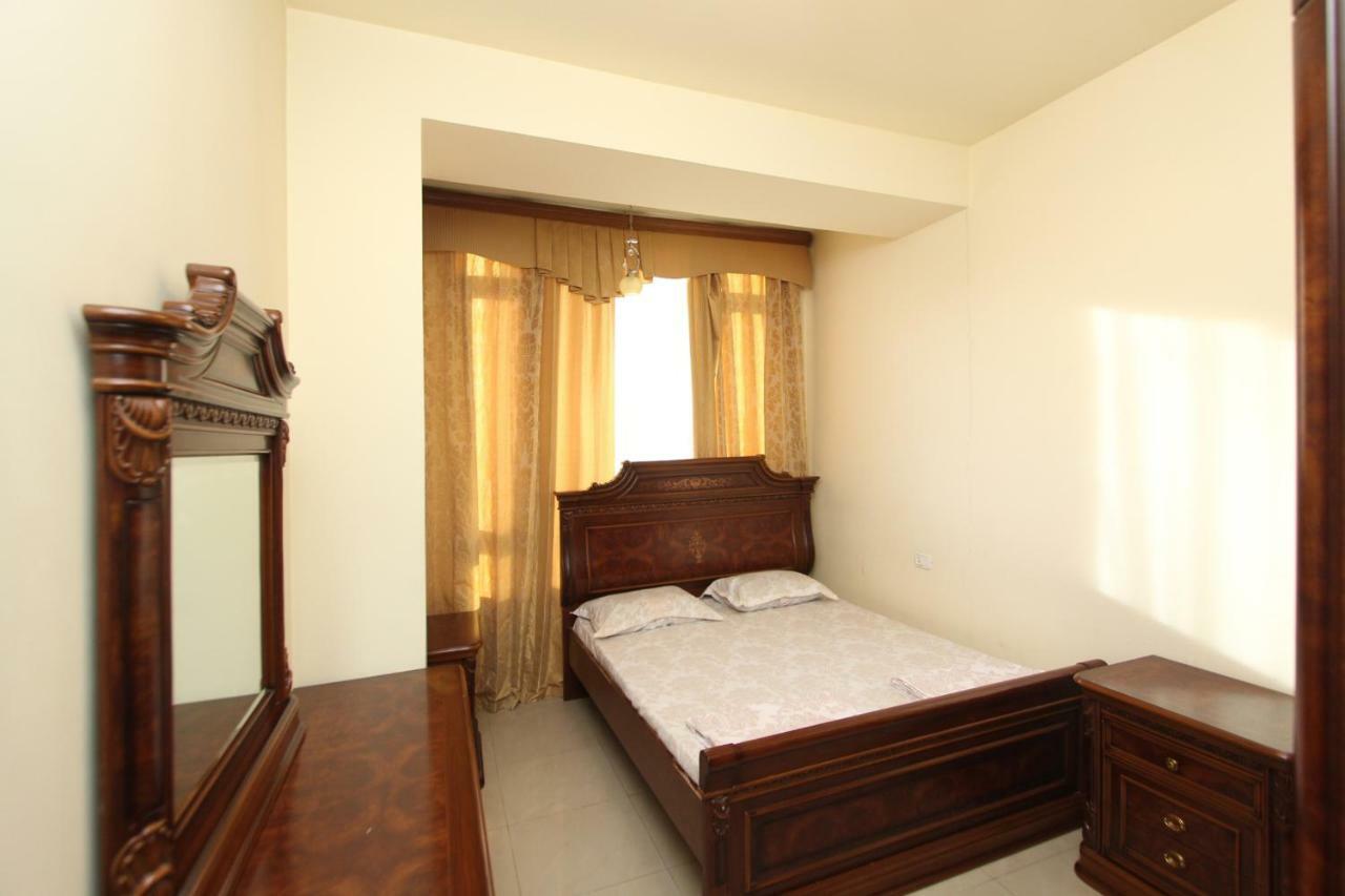 Apartments Emili Yerevan Bagian luar foto