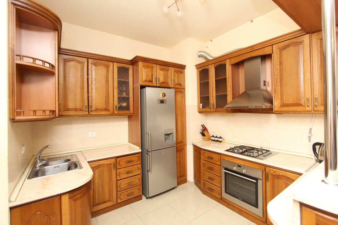 Apartments Emili Yerevan Bagian luar foto