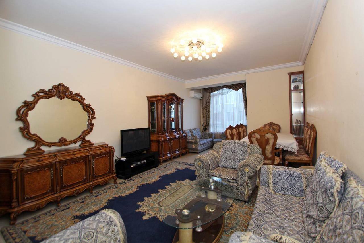 Apartments Emili Yerevan Bagian luar foto