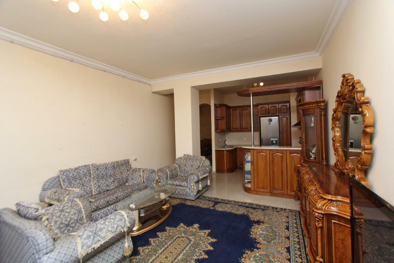 Apartments Emili Yerevan Bagian luar foto