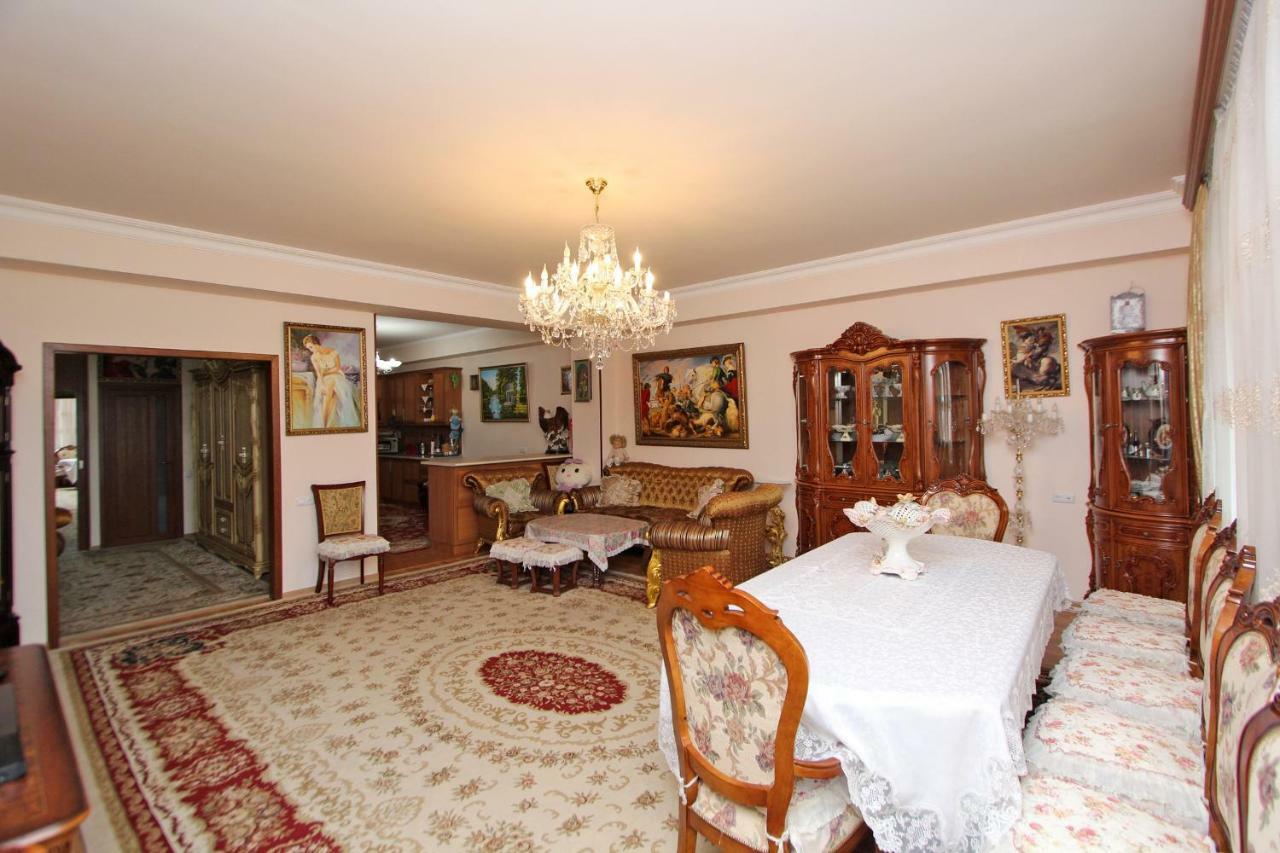 Apartments Emili Yerevan Bagian luar foto