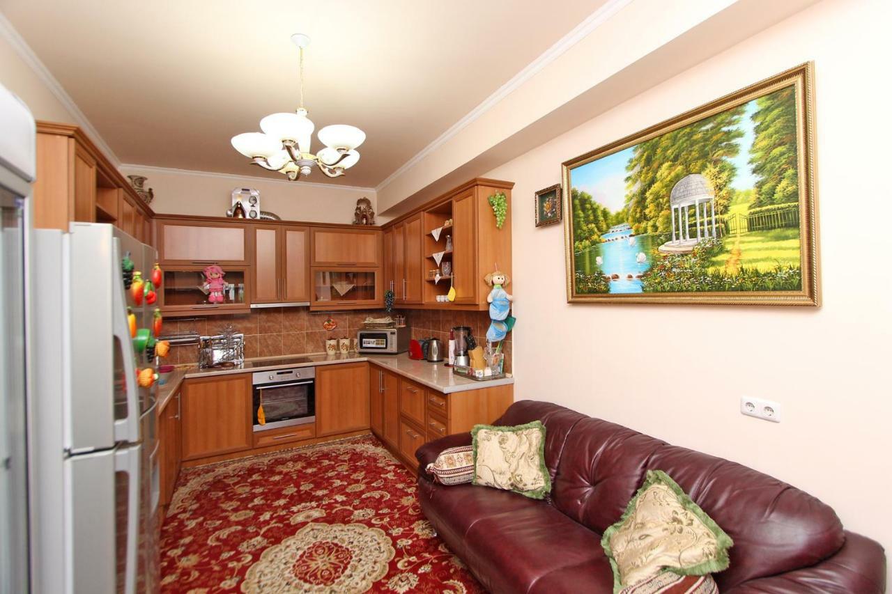 Apartments Emili Yerevan Bagian luar foto