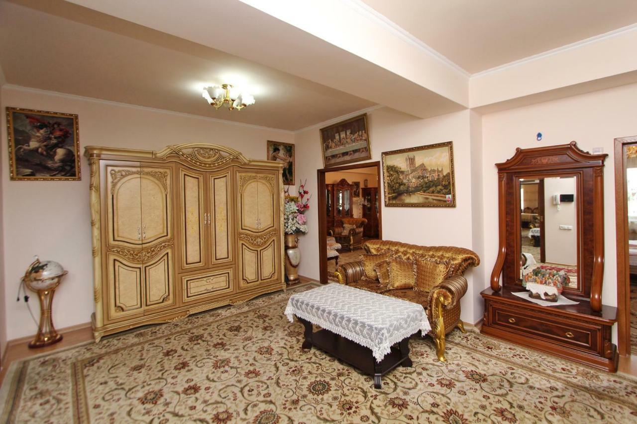 Apartments Emili Yerevan Bagian luar foto