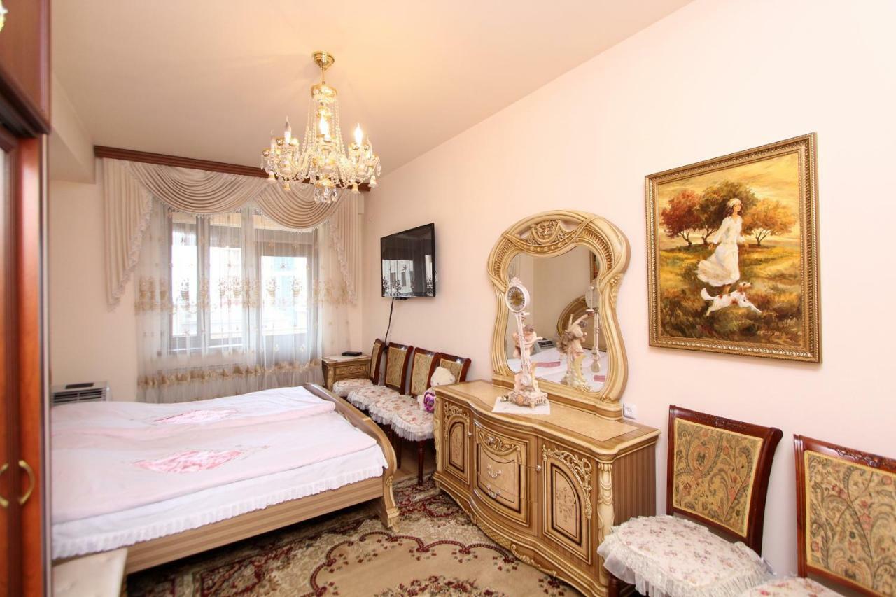 Apartments Emili Yerevan Bagian luar foto